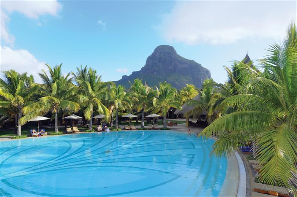 Paradis Beachcomber Golf Resort & Spa